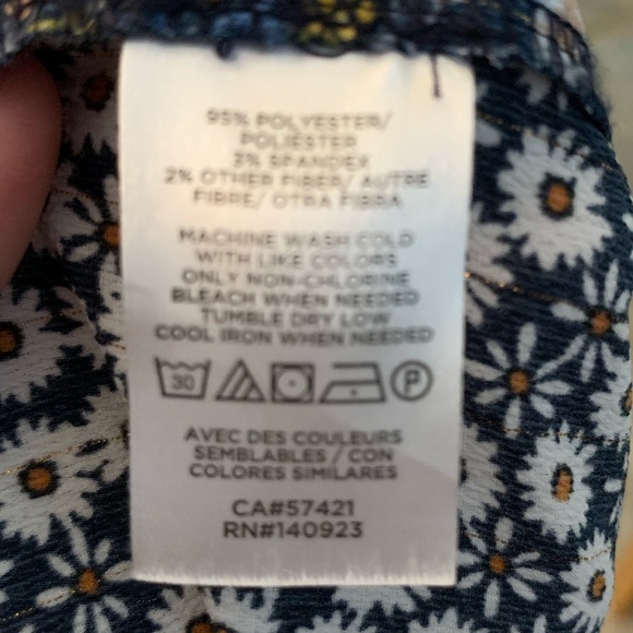 Loft Bohemian Floral Patchwork Pattern Quarter Sleeve V-Neckline Blouse. - Picture 6 of 9